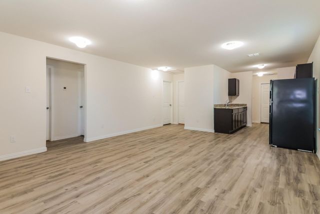 1120 W Owing Street, Denison, TX 75020