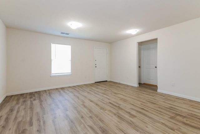1120 W Owing Street, Denison, TX 75020