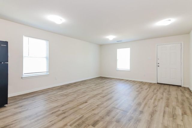 1120 W Owing Street, Denison, TX 75020