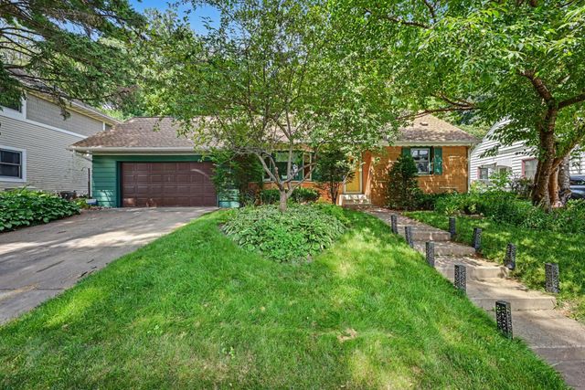 885 Old Lexington Avenue, Saint Paul, MN 55116