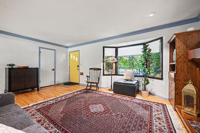 885 Old Lexington Avenue, Saint Paul, MN 55116