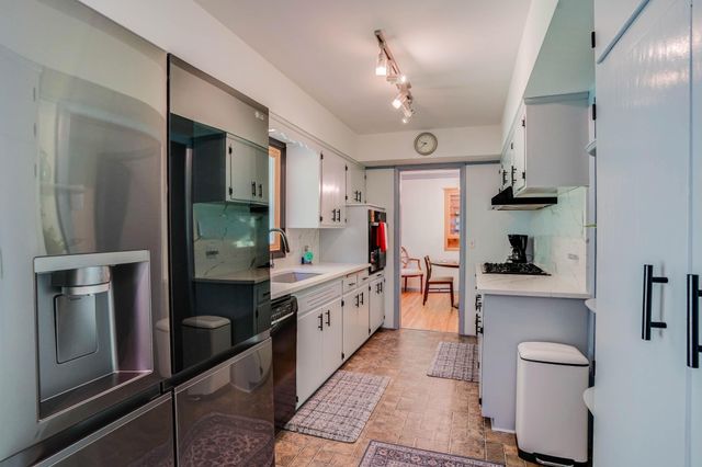 885 Old Lexington Avenue, Saint Paul, MN 55116