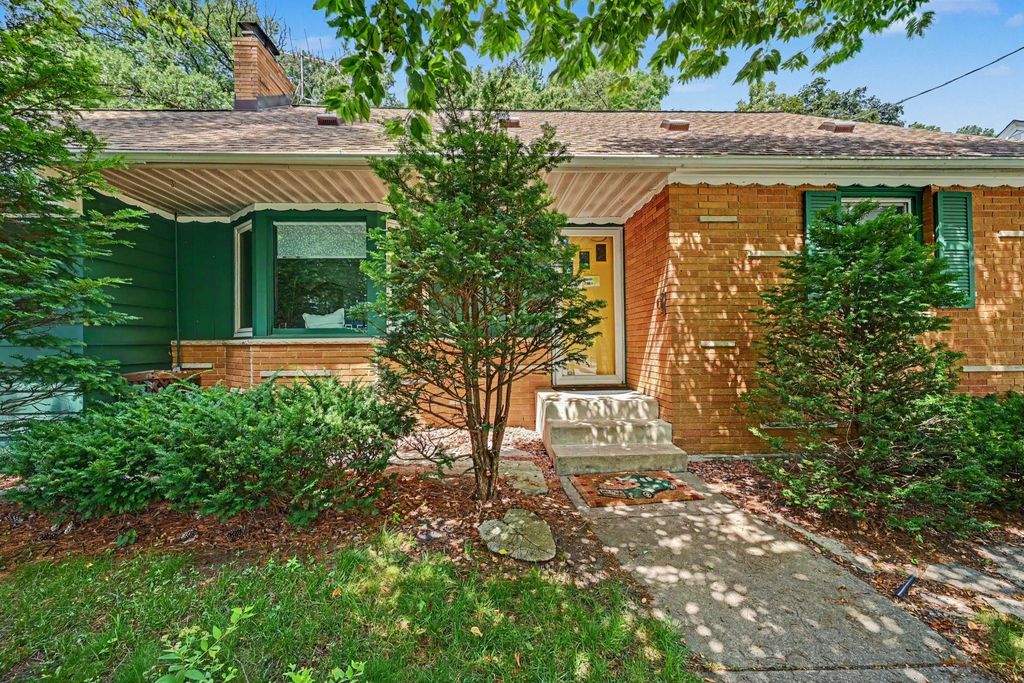 885 Old Lexington Avenue, Saint Paul, MN 55116