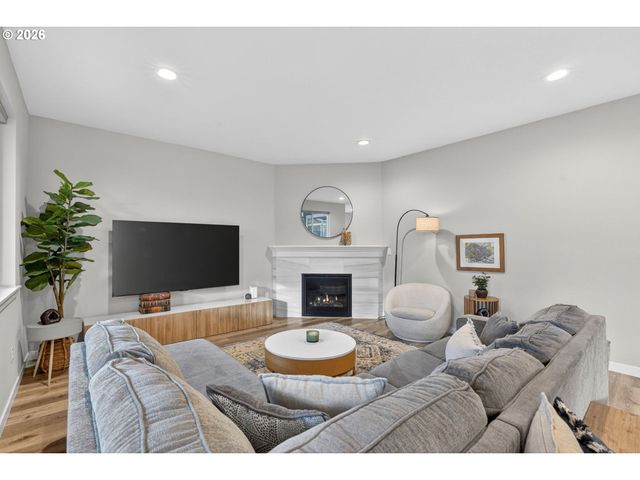 11715 Se DOG MOUNTAIN Ter, Happy Valley, OR 97086