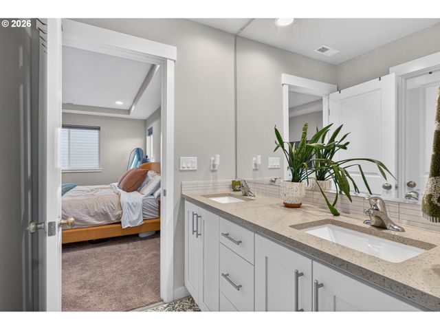 11715 Se DOG MOUNTAIN Ter, Happy Valley, OR 97086