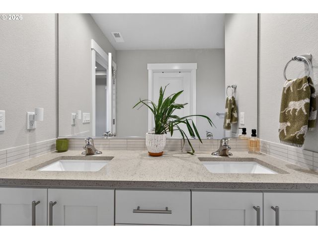 11715 Se DOG MOUNTAIN Ter, Happy Valley, OR 97086