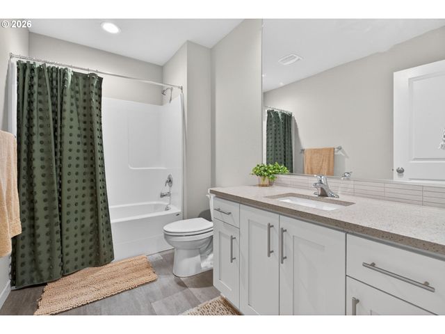 11715 Se DOG MOUNTAIN Ter, Happy Valley, OR 97086