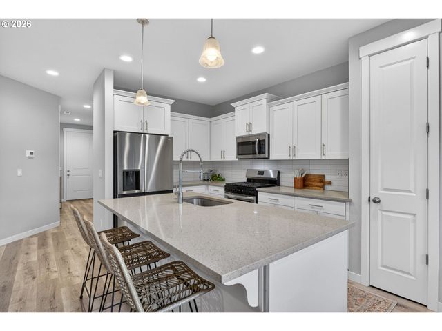 11715 Se DOG MOUNTAIN Ter, Happy Valley, OR 97086