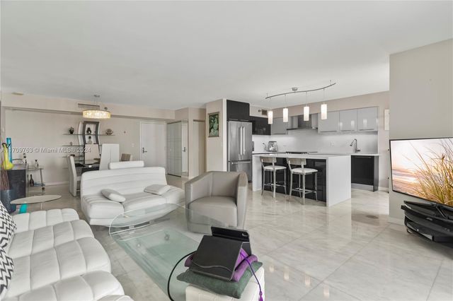 19101 NE 36th Ct 902, Aventura, FL 33180