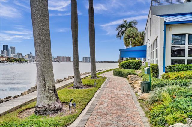 19101 NE 36th Ct 902, Aventura, FL 33180