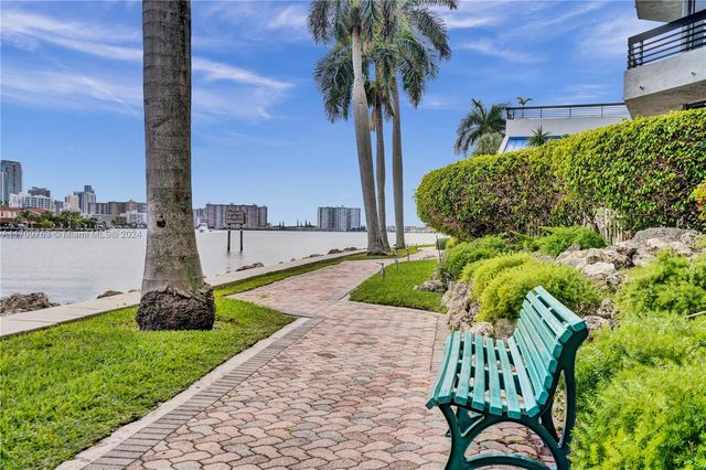 19101 NE 36th Ct 902, Aventura, FL 33180