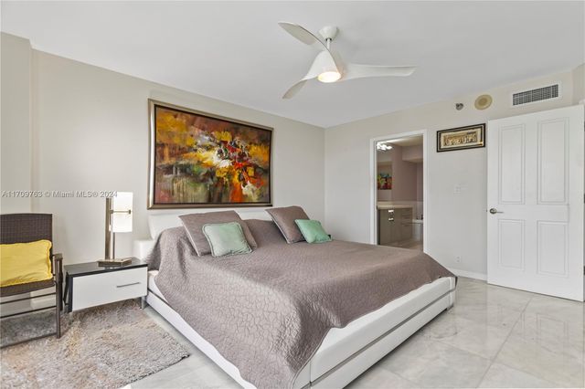 19101 NE 36th Ct 902, Aventura, FL 33180