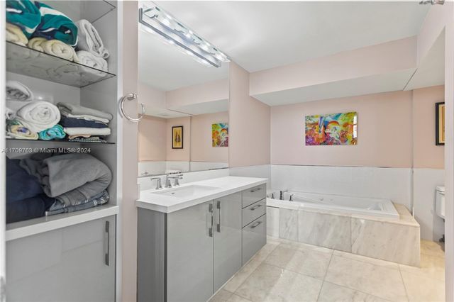 19101 NE 36th Ct 902, Aventura, FL 33180