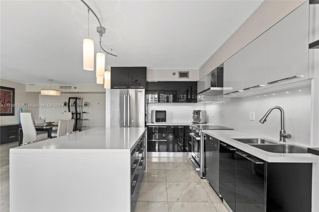 19101 NE 36th Ct 902, Aventura, FL 33180