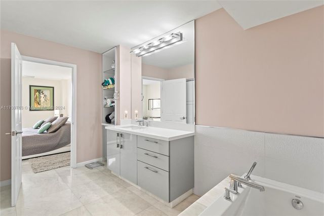 19101 NE 36th Ct 902, Aventura, FL 33180