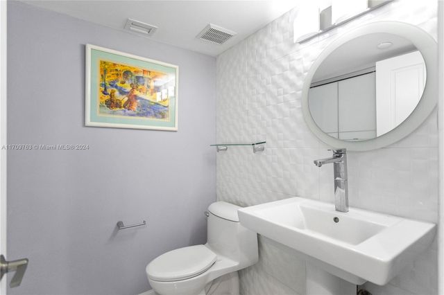 19101 NE 36th Ct 902, Aventura, FL 33180