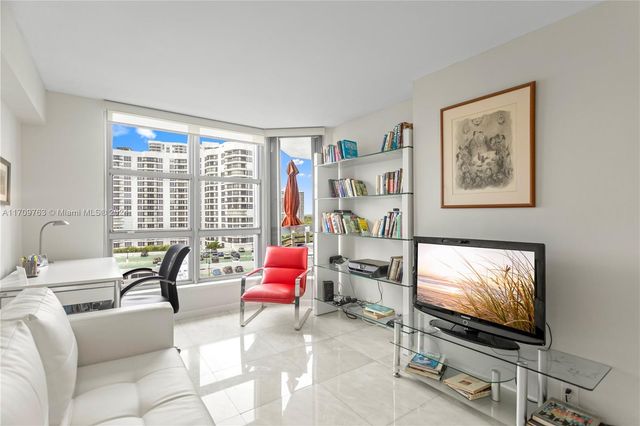 19101 NE 36th Ct 902, Aventura, FL 33180