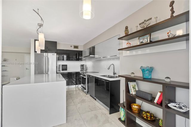 19101 NE 36th Ct 902, Aventura, FL 33180