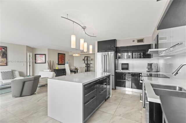 19101 NE 36th Ct 902, Aventura, FL 33180