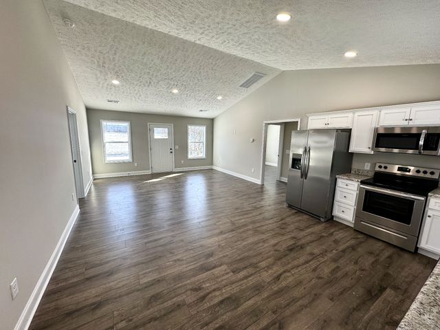 111 W End Ave, Shelbyville, TN 37160