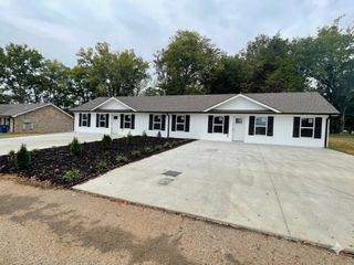 111 W End Ave, Shelbyville, TN 37160