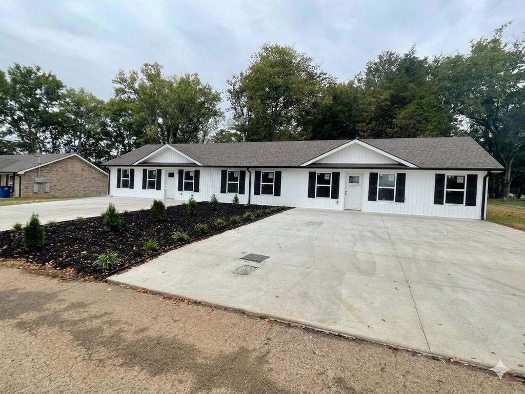 111 W End Ave, Shelbyville, TN 37160