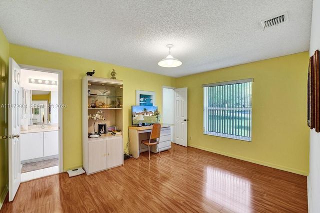 3151 Overlook Rd, Davie, FL 33328