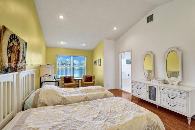 3151 Overlook Rd, Davie, FL 33328