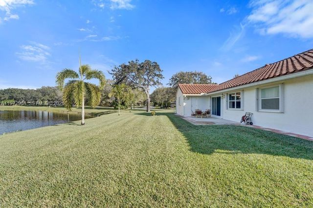 3151 Overlook Rd, Davie, FL 33328
