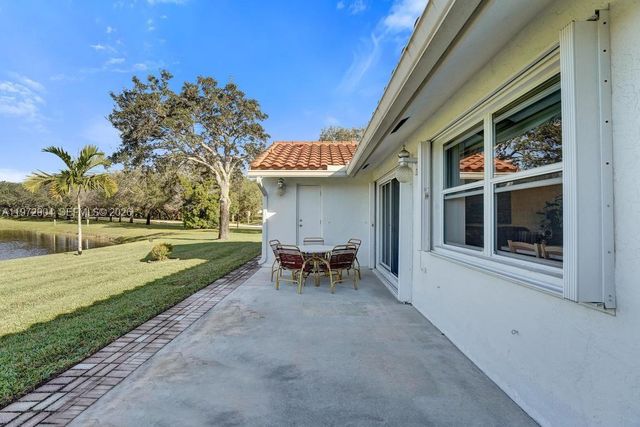 3151 Overlook Rd, Davie, FL 33328