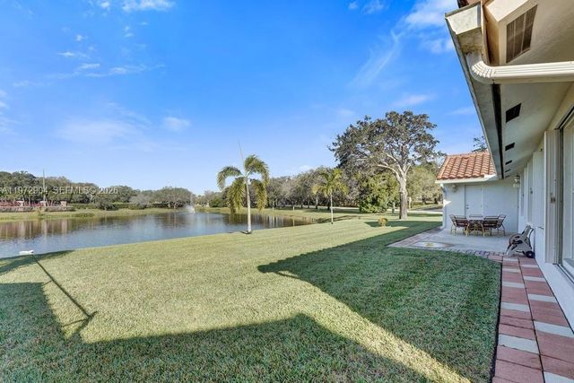 3151 Overlook Rd, Davie, FL 33328