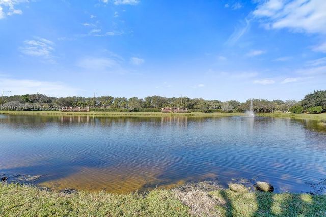 3151 Overlook Rd, Davie, FL 33328