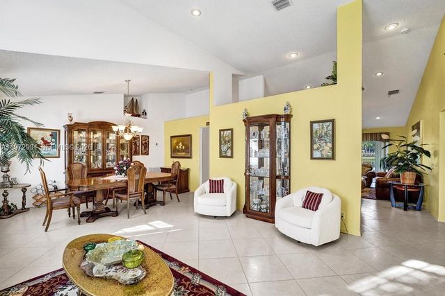 3151 Overlook Rd, Davie, FL 33328