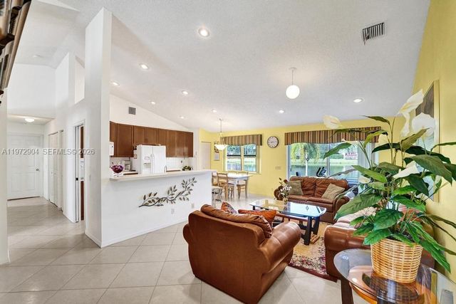 3151 Overlook Rd, Davie, FL 33328