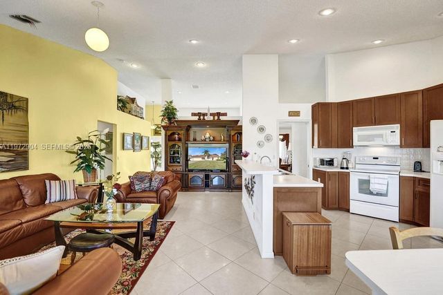 3151 Overlook Rd, Davie, FL 33328