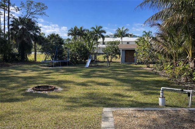 2275 Robin DR, Naples, FL 34117