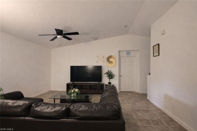 2275 Robin DR, Naples, FL 34117