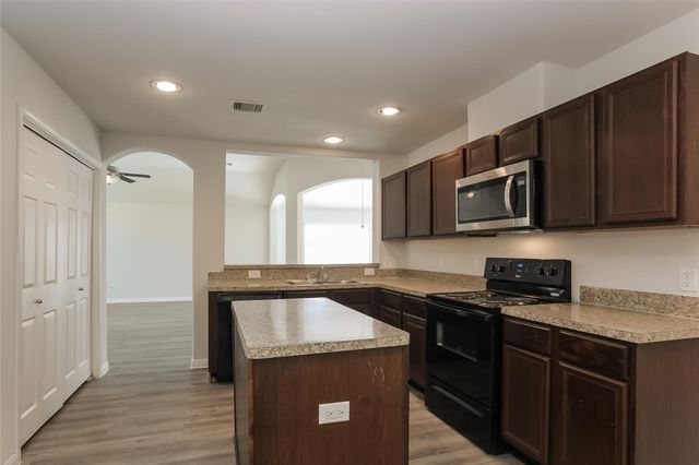 13401 Raintree Drive, Montgomery, TX 77356