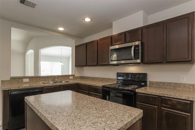 13401 Raintree Drive, Montgomery, TX 77356