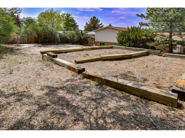 1442 Hilltop Dr, Longmont, CO 80504