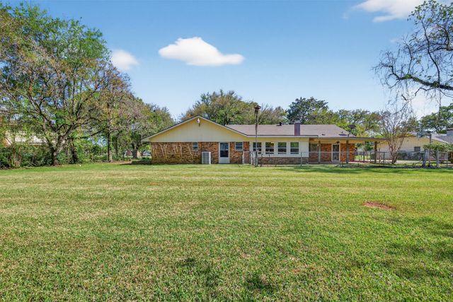 220 Walnut Lane, Bossier City, LA 71111