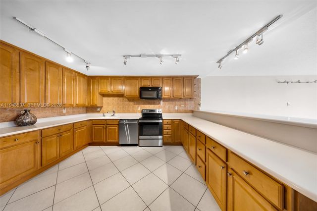 600 Three Islands Blvd 212, Hallandale Beach, FL 33009