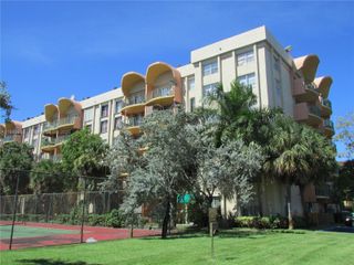 9360 Fontainebleau Blvd 413, Miami, FL 33172