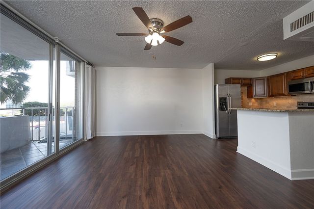 715 S Upper Broadway St 205, Corpus Christi, TX 78401