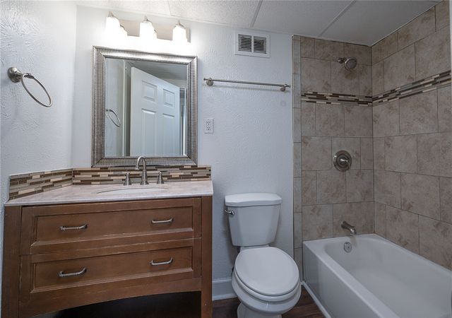 715 S Upper Broadway St 205, Corpus Christi, TX 78401