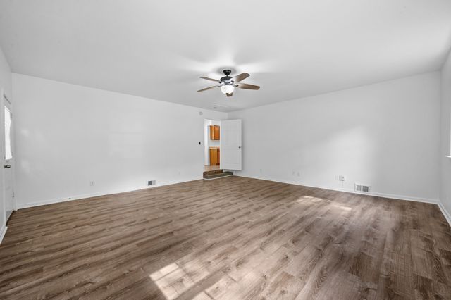 1804 Warfield Dr, Clarksville, TN 37043