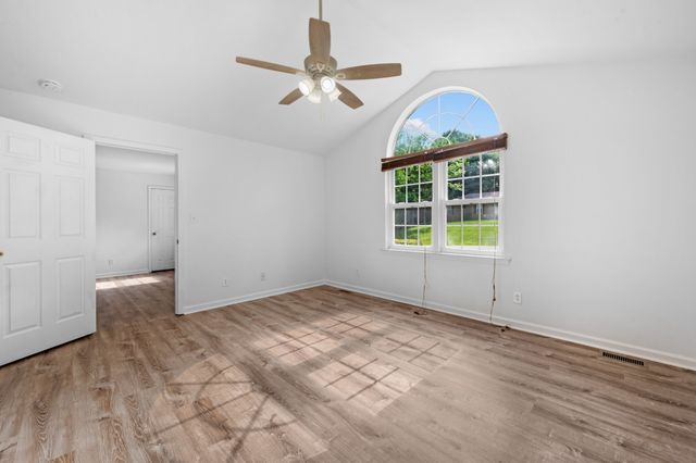 1804 Warfield Dr, Clarksville, TN 37043