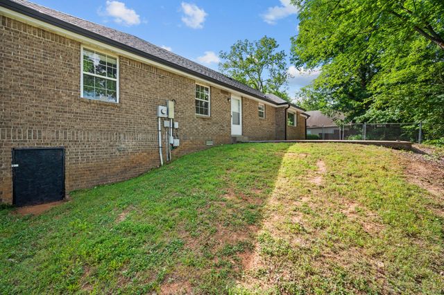1804 Warfield Dr, Clarksville, TN 37043