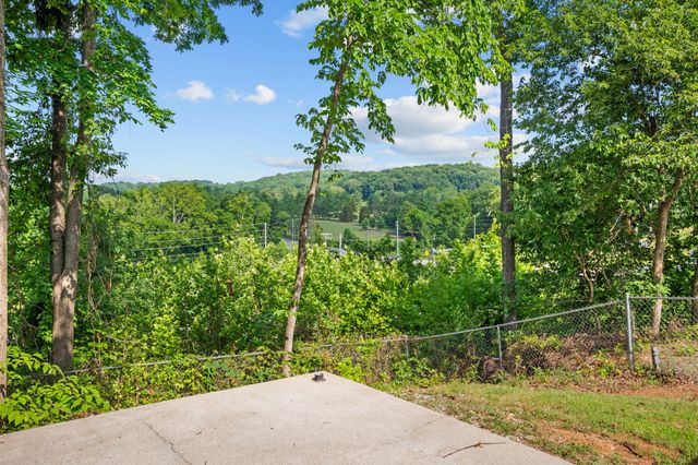 1804 Warfield Dr, Clarksville, TN 37043