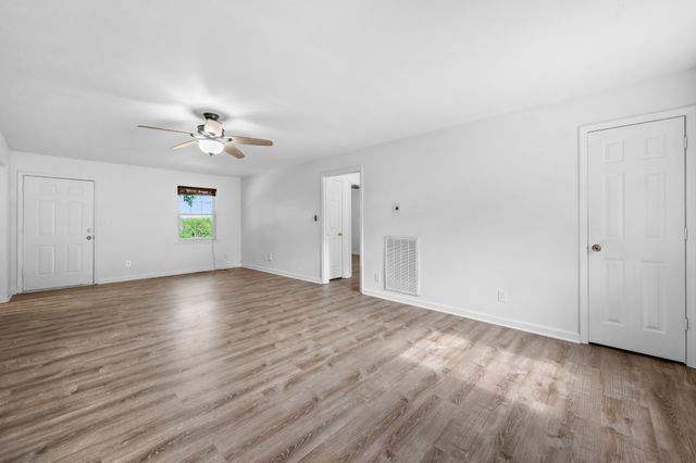 1804 Warfield Dr, Clarksville, TN 37043